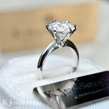 將圖片載入圖庫檢視器 Moissanite PT950 Platinum Classic Six Prong Ring