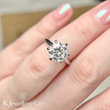 將圖片載入圖庫檢視器 Moissanite PT950 Platinum Classic Six Prong Ring