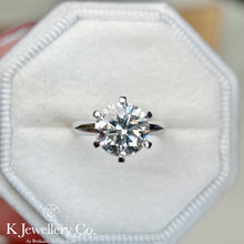 將圖片載入圖庫檢視器 Moissanite PT950 Platinum Classic Six Prong Ring