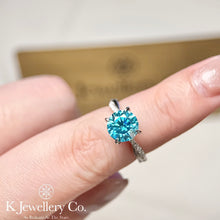Load image into gallery viewer Custom-made Blue Moissanite Twisted Round Brilliant 2ct Ring