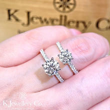 將圖片載入圖庫檢視器 Moissanite 18K Gold Hidden Halo Four Prong Ring PT950莫桑石高鑲四爪圍石戒指