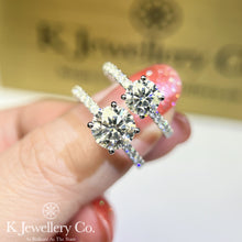 將圖片載入圖庫檢視器 Moissanite 18K Gold Hidden Halo Four Prong Ring PT950莫桑石高鑲四爪圍石戒指