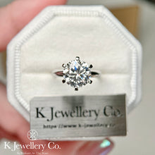 將圖片載入圖庫檢視器 Moissanite PT950 Platinum Classic Six Prong Ring