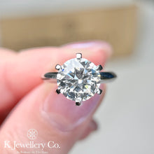 將圖片載入圖庫檢視器 Moissanite PT950 Platinum Classic Six Prong Ring