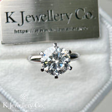 將圖片載入圖庫檢視器 Moissanite PT950 Platinum Classic Six Prong Ring