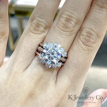 Load image into gallery viewer Moissanite V Stacking Ring