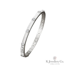 將圖片載入圖庫檢視器 Cubic Zirconia Silver Brushed Bangle 進口訂製高碳鑽純銀拉絲手鐲
