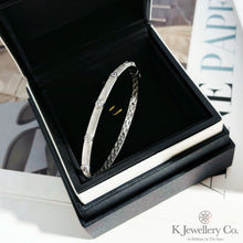 將圖片載入圖庫檢視器 Cubic Zirconia Silver Brushed Bangle 進口訂製高碳鑽純銀拉絲手鐲