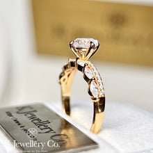 將圖片載入圖庫檢視器 Moissanite Aurora Dawn Ring 莫桑石晨曦之光戒指