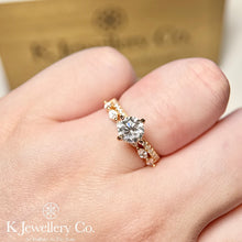 將圖片載入圖庫檢視器 Moissanite Aurora Dawn Ring 莫桑石晨曦之光戒指