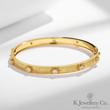 將圖片載入圖庫檢視器 Moissanite Handcrafted Brushed Bangle 莫桑石匠心鎏金手鐲
