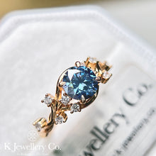 Load image into gallery viewer Moissanite Swiss Blue Ring Customized Swiss blue moissanite arabesque rose ring