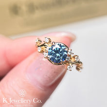 Load image into gallery viewer Moissanite Swiss Blue Ring Customized Swiss blue moissanite arabesque rose ring