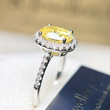將圖片載入圖庫檢視器 Moissanite Yellow Oval Halo Ring 訂制版黃色莫桑石鵝蛋形圍鑲戒指