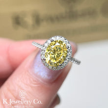 將圖片載入圖庫檢視器 Moissanite Yellow Oval Halo Ring 訂制版黃色莫桑石鵝蛋形圍鑲戒指