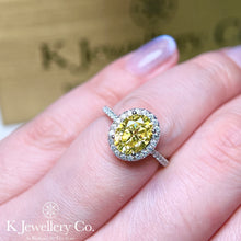 將圖片載入圖庫檢視器 Moissanite Yellow Oval Halo Ring 訂制版黃色莫桑石鵝蛋形圍鑲戒指