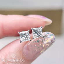 將圖片載入圖庫檢視器 Moissanite Princess Cut Ear Studs 莫桑石公主方石清鑲耳釘