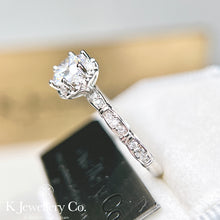 Load image into gallery viewer Moissanite Vintage Crown Flower Setting Ring Moissanite Vintage Crown Flower Setting Ring
