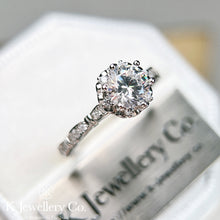 Load image into gallery viewer Moissanite Vintage Crown Flower Setting Ring Moissanite Vintage Crown Flower Setting Ring