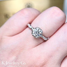 Load image into gallery viewer Moissanite Vintage Crown Flower Setting Ring Moissanite Vintage Crown Flower Setting Ring