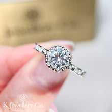 Load image into gallery viewer Moissanite Vintage Crown Flower Setting Ring Moissanite Vintage Crown Flower Setting Ring