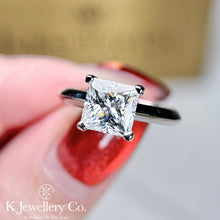 將圖片載入圖庫檢視器 Moissanite Princess Cut Ring 莫桑石公主方戒指