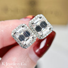 將圖片載入圖庫檢視器 Moissanite Radiant Cut/ Emerald Cut Halo Ear Studs 莫桑石祖母綠切/雷迪恩切圍鑲耳環
