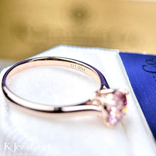 將圖片載入圖庫檢視器 18K Gold Pink Moissanite Four Prong Ring 粉紅莫桑石18K金四爪戒指