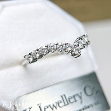 Load image into gallery viewer Moissanite V Stacking Ring Moissanite V-shaped row ring