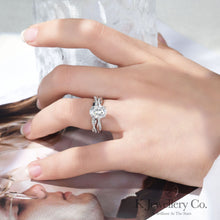 Load image into gallery viewer Moissanite Twisted Oval Cut 2ct Ring Moissanite Oval Two Card Wave Ring