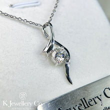 將圖片載入圖庫檢視器 Moissanite Ribbon Luster Necklace 莫桑石絲帶閃耀頸鏈