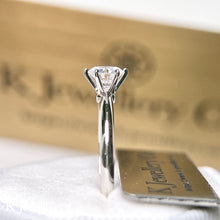 將圖片載入圖庫檢視器 Moissanite PT950 Platinum Classic Six Prong Ring