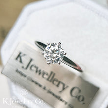 將圖片載入圖庫檢視器 Moissanite PT950 Platinum Classic Six Prong Ring