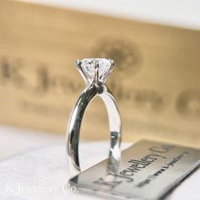 將圖片載入圖庫檢視器 Moissanite PT950 Platinum Classic Six Prong Ring