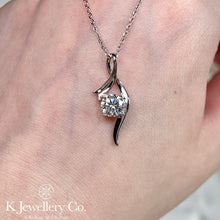 將圖片載入圖庫檢視器 Moissanite Ribbon Luster Necklace 莫桑石絲帶閃耀頸鏈