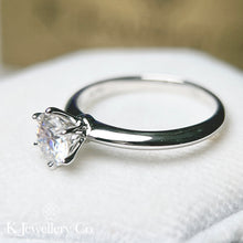 將圖片載入圖庫檢視器 Moissanite PT950 Platinum Classic Six Prong Ring