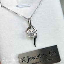 將圖片載入圖庫檢視器 Moissanite Ribbon Luster Necklace 莫桑石絲帶閃耀頸鏈