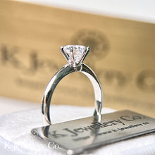 將圖片載入圖庫檢視器 Moissanite PT950 Platinum Classic Six Prong Ring