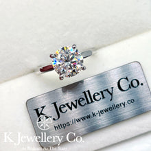 Load image into gallery viewer Moissanite Classic Four Claws Ring Moissanite Classic Four Claws Clear Setting Ring