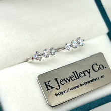 將圖片載入圖庫檢視器 Moissanite Three Stone Round Earrings 莫桑石漸變三石耳圈