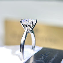 Load image into gallery viewer Moissanite Classic Four Claws Ring Moissanite Classic Four Claws Clear Setting Ring