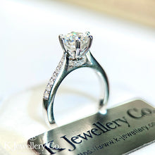 Load image into gallery viewer Moissanite Rolling Crown Ring Moissanite Crown Turning Ring