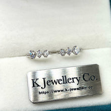 將圖片載入圖庫檢視器 Moissanite Three Stone Round Earrings 莫桑石漸變三石耳圈