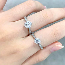 將圖片載入圖庫檢視器 Moissanite Four Claws Love Paved Ring 莫桑石四爪鏤空心心石臂戒指