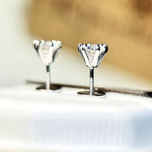 將圖片載入圖庫檢視器 Moissanite Six Prong Screw Ear Studs 莫桑石六爪螺絲耳針耳環