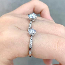 將圖片載入圖庫檢視器 Moissanite Four Claws Love Paved Ring 莫桑石四爪鏤空心心石臂戒指