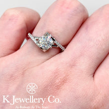 將圖片載入圖庫檢視器 Moissanite Angel Kiss Ring莫桑石天使之吻戒指