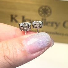 將圖片載入圖庫檢視器 Moissanite Classis Four Claws Earrings
