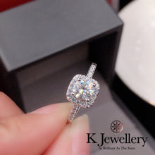 將圖片載入圖庫檢視器 Moissanite Square Full Paved Ring莫桑石方型圍鑲戒指