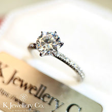 將圖片載入圖庫檢視器 Moissanite Six Prong Paved Ring 莫桑石幼臂高鑲六爪戒指